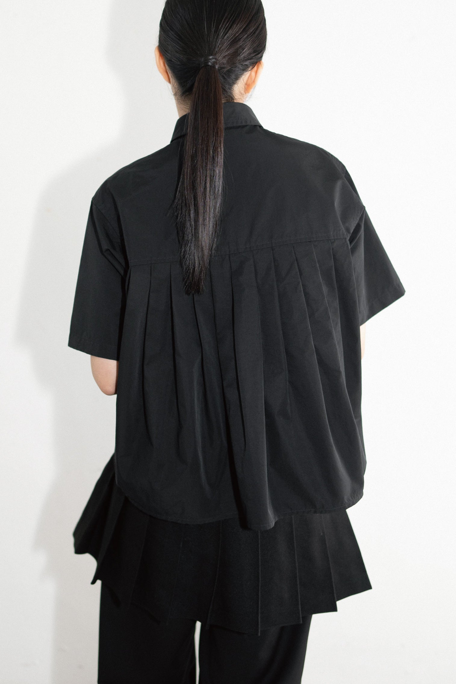 back pleats hari shirt