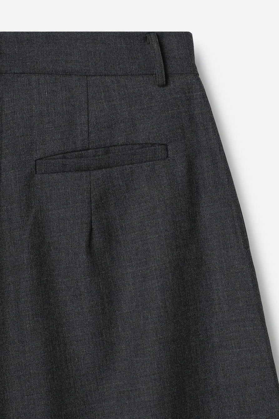 mild wool bermuda pants
