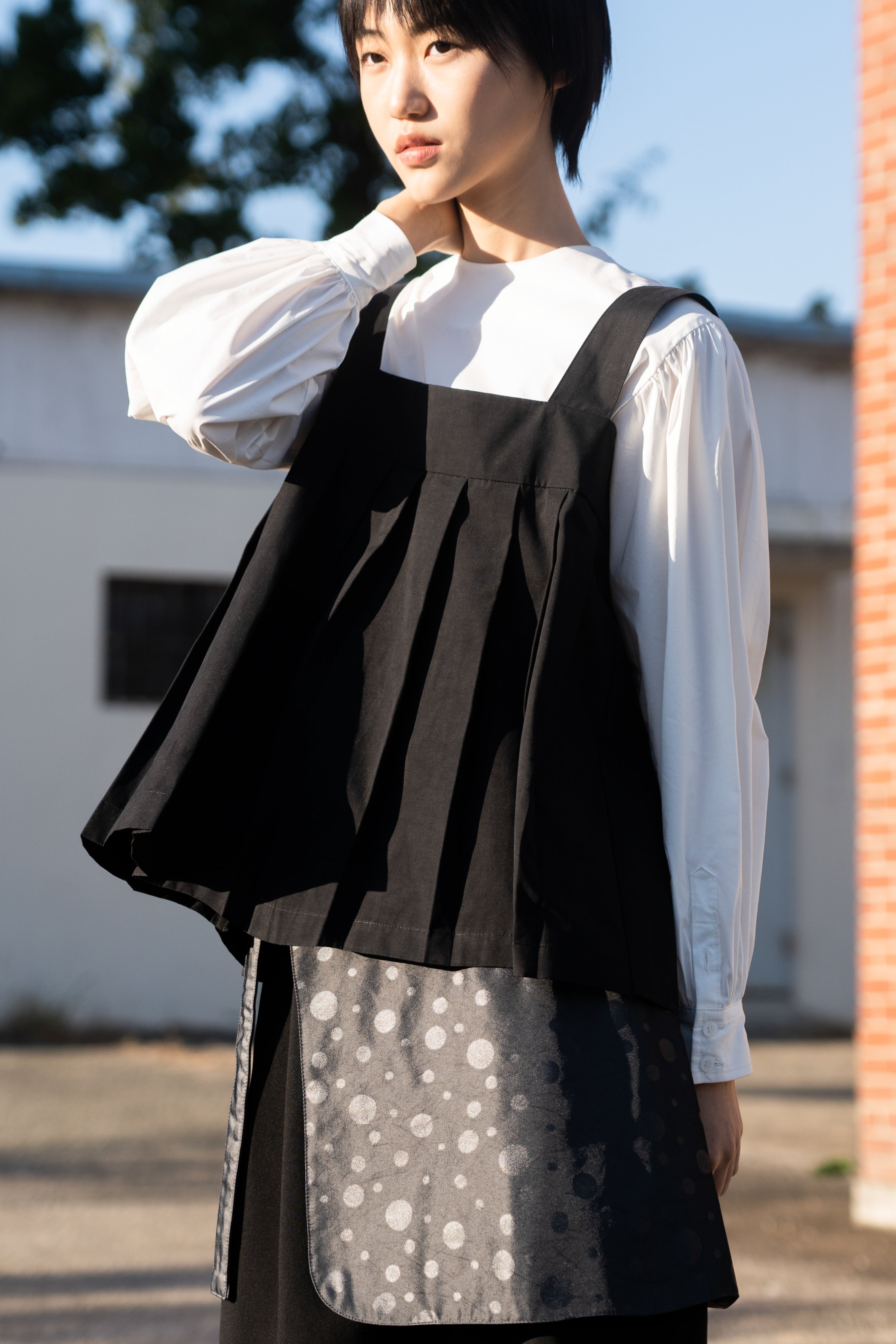 cotton pleats vest