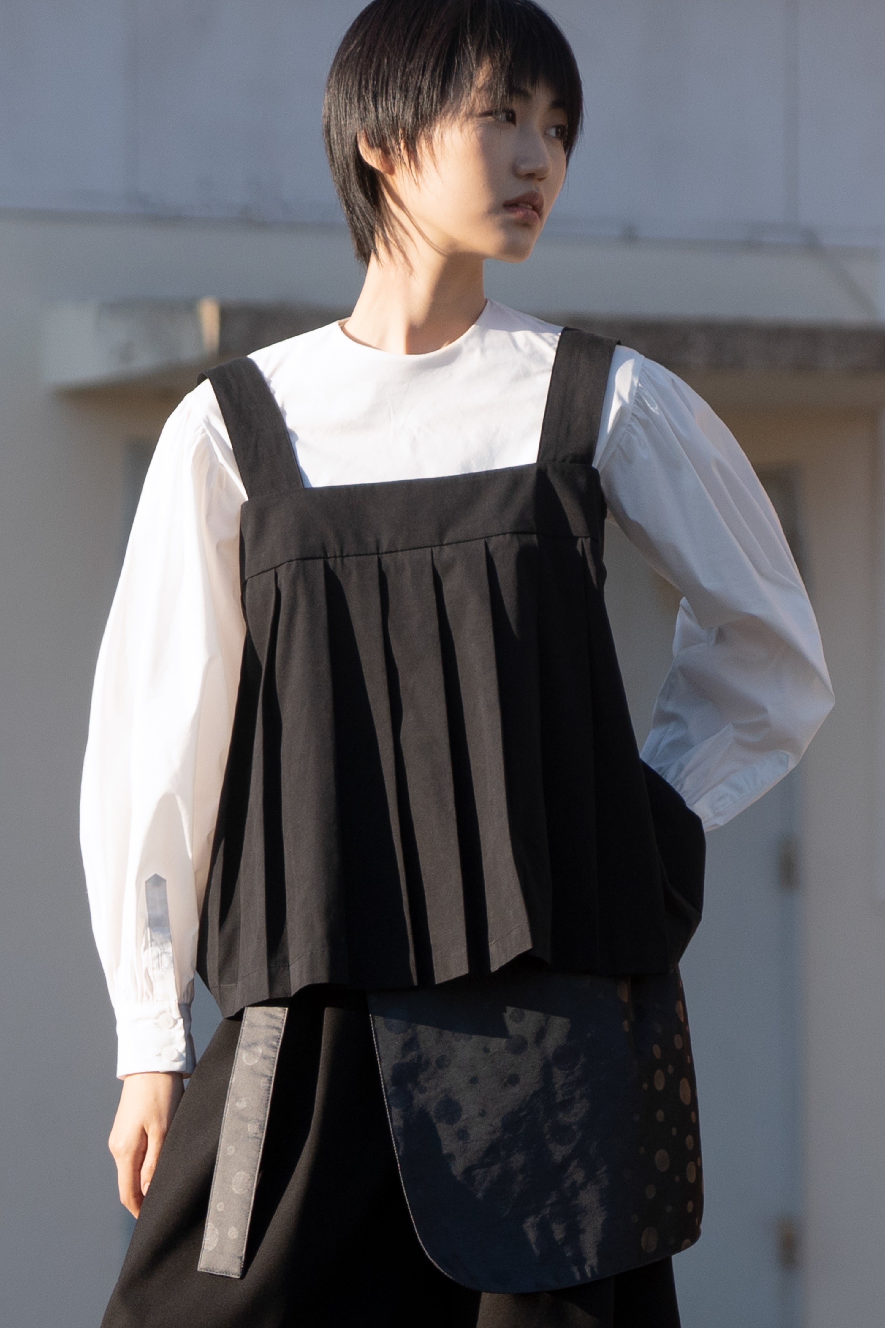 cotton pleats vest