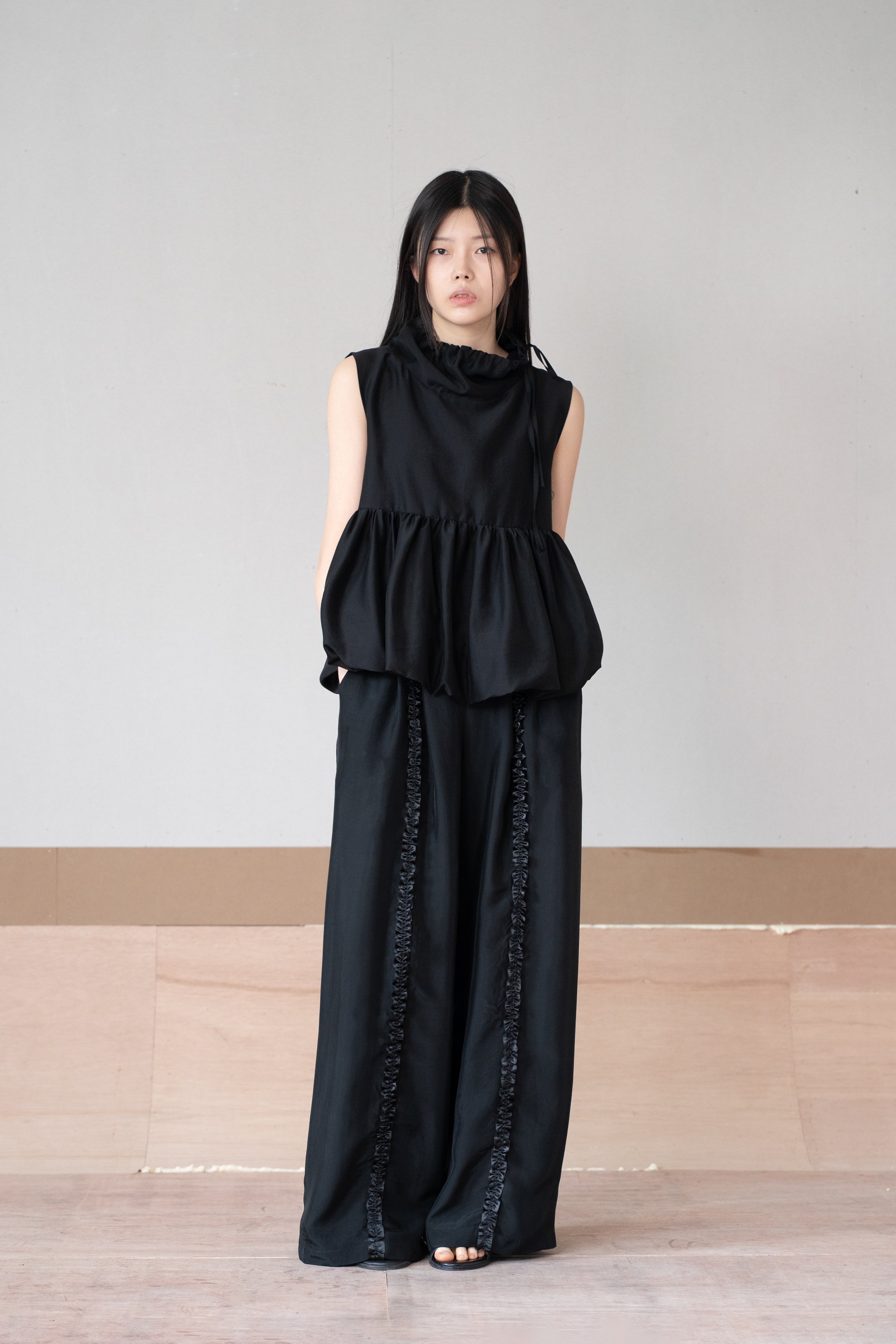 front frill line pants