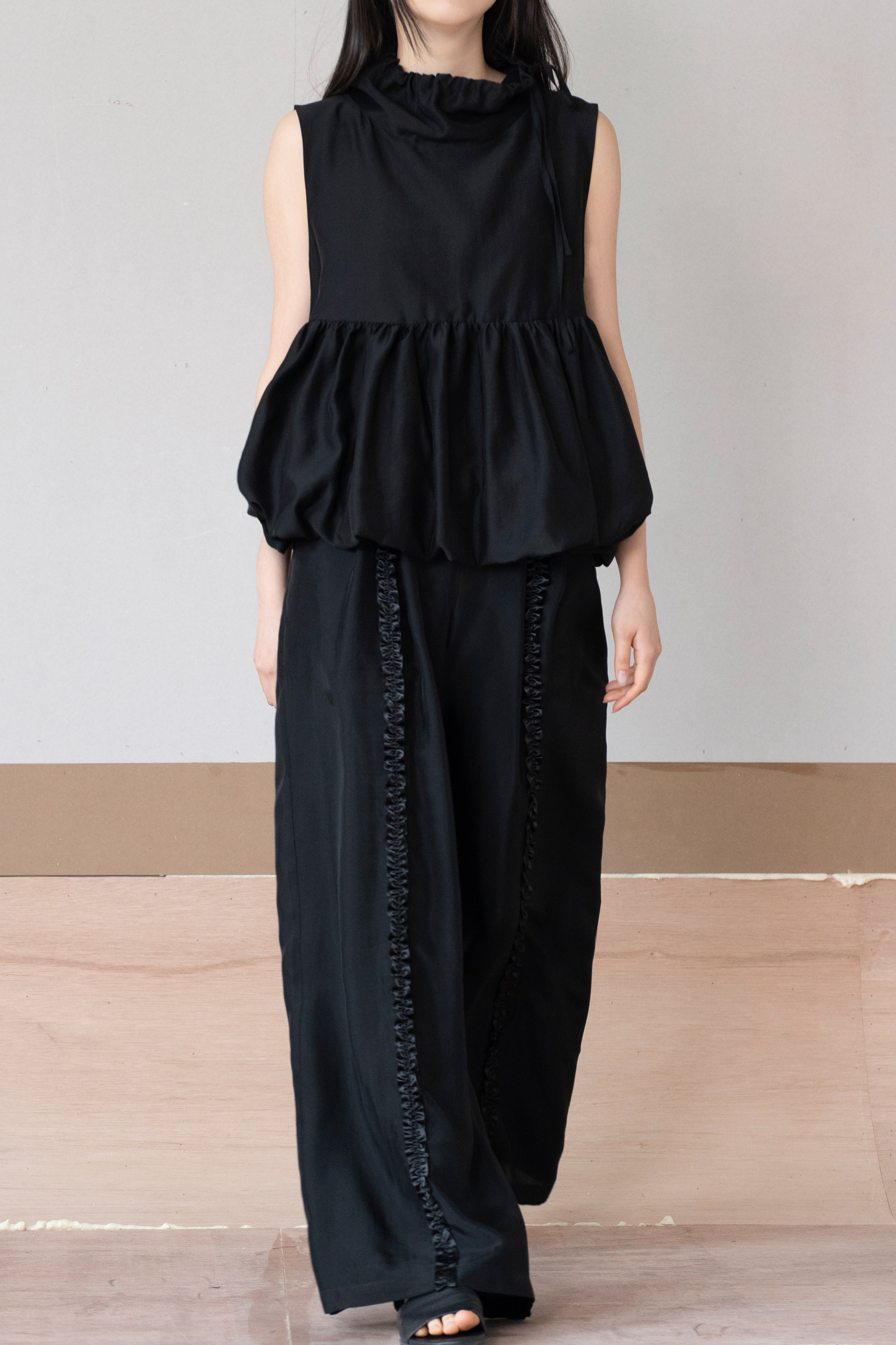 front frill line pants