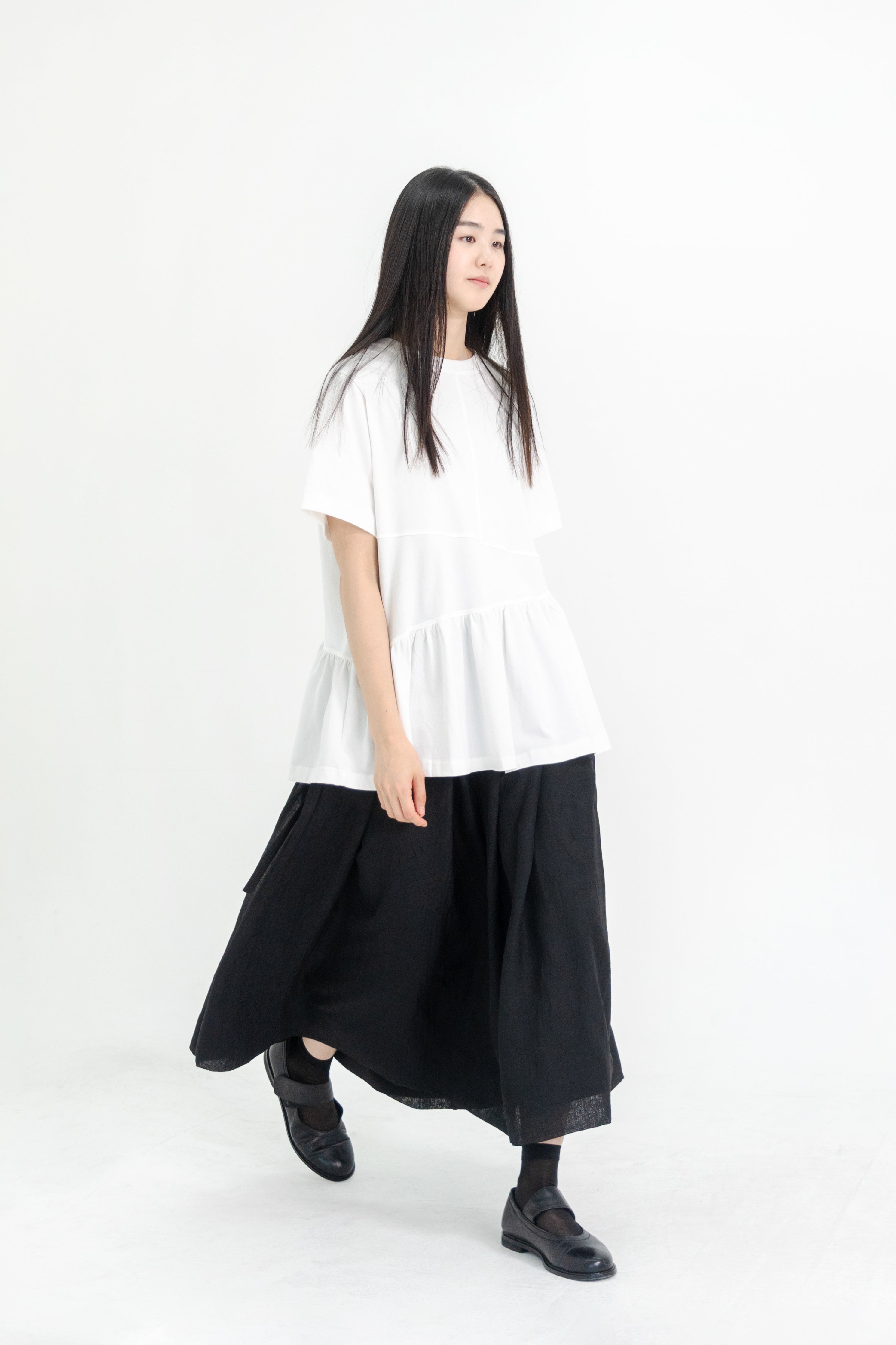 half sleeve cut line frill t shirt