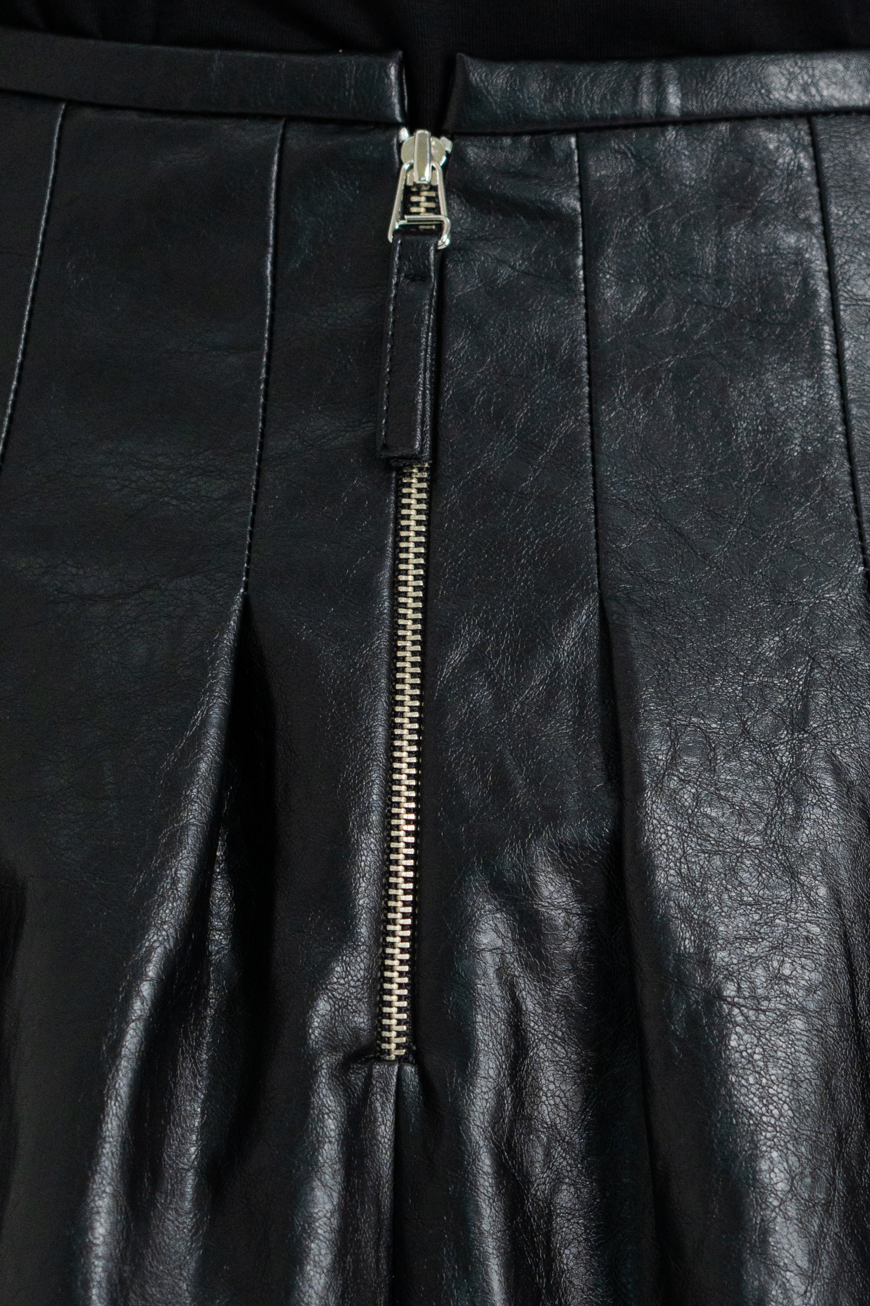 leather short skirt