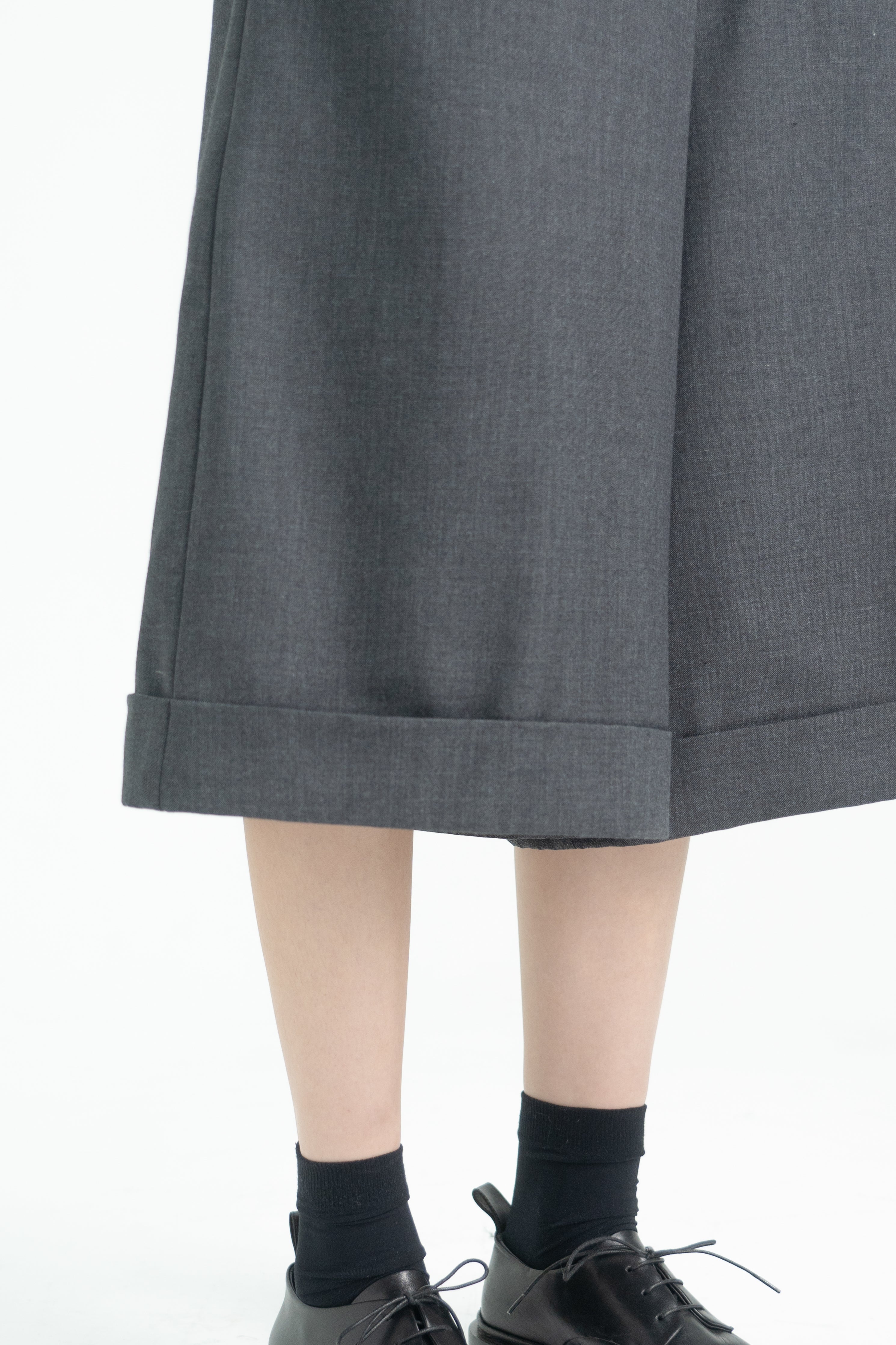 mild wool bermuda pants