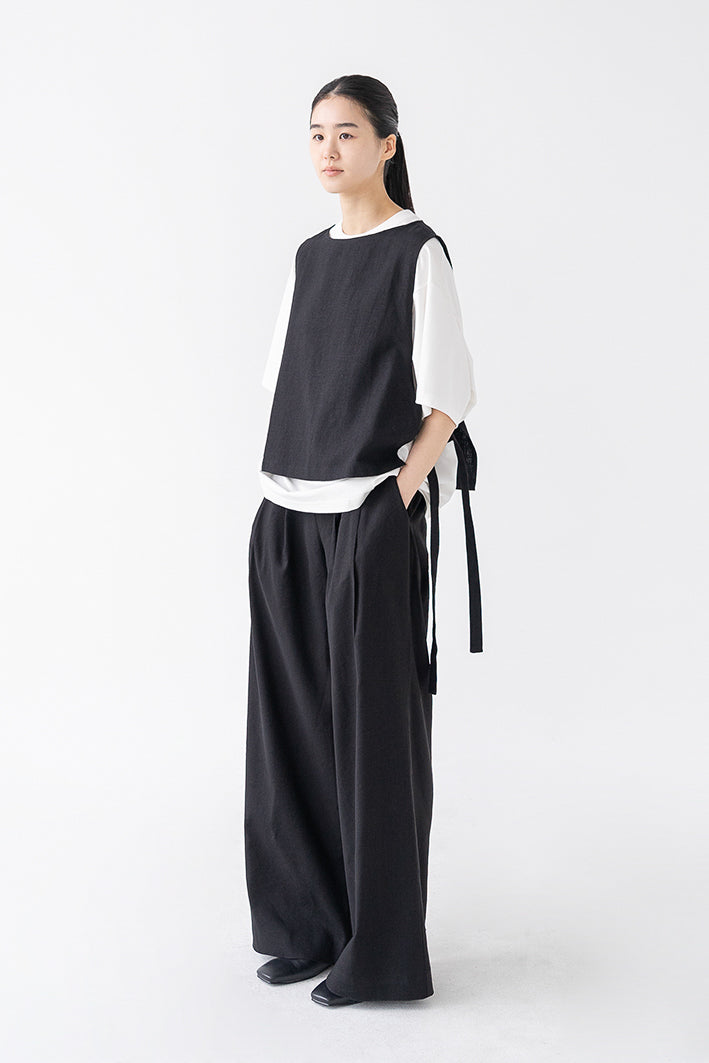 plain tuck pants