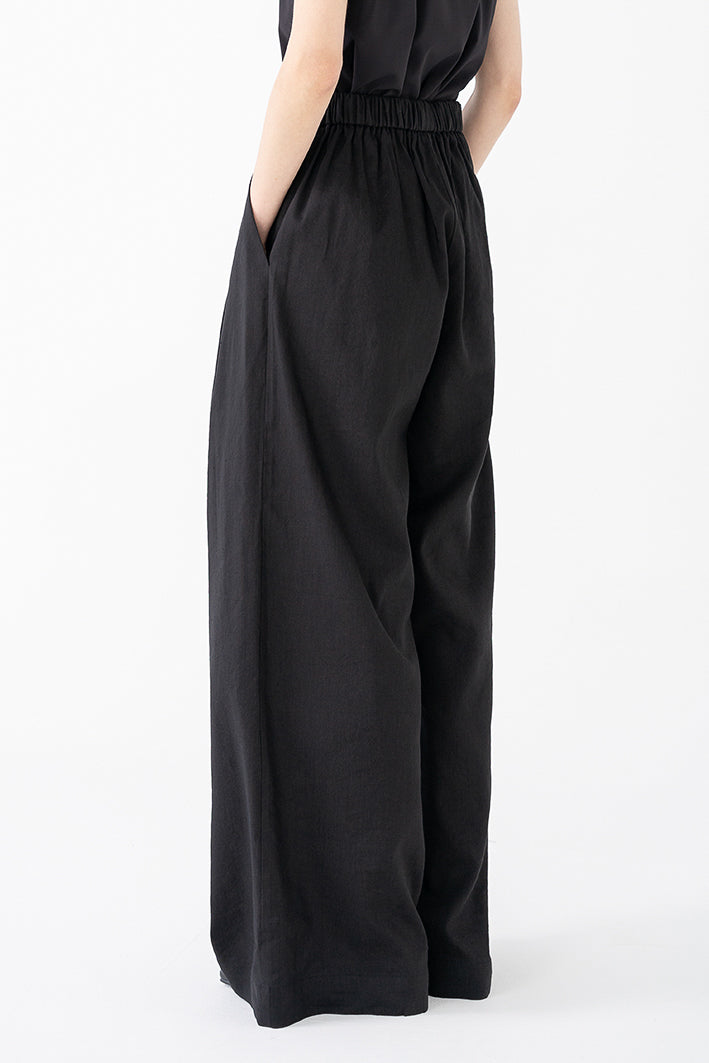 plain tuck pants