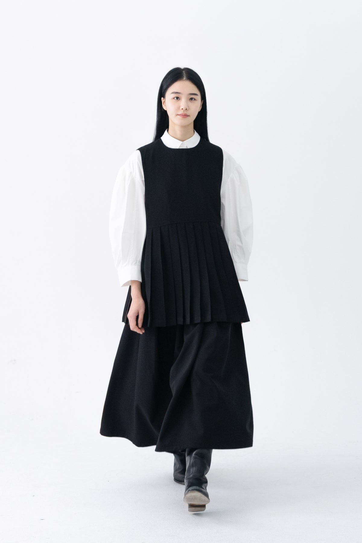pleats vest