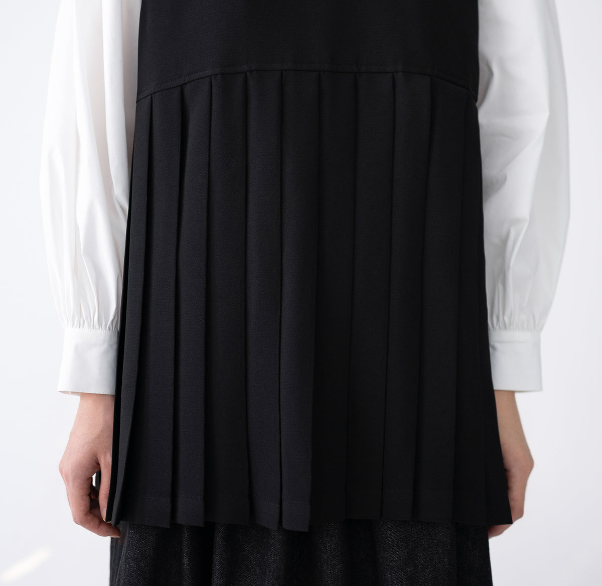 pleats vest