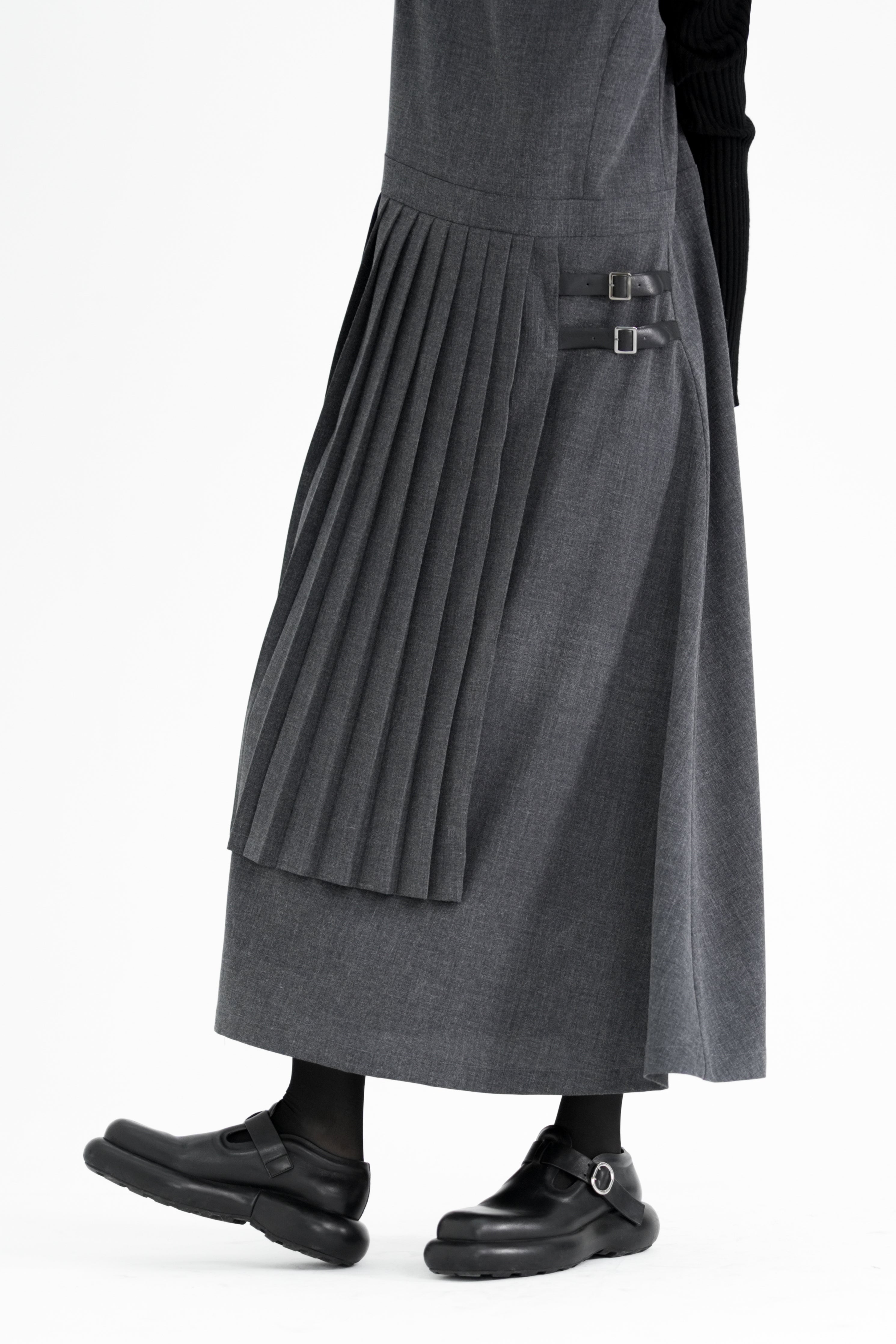 【STORE EXCLUSIVE】pleats wrap dress
