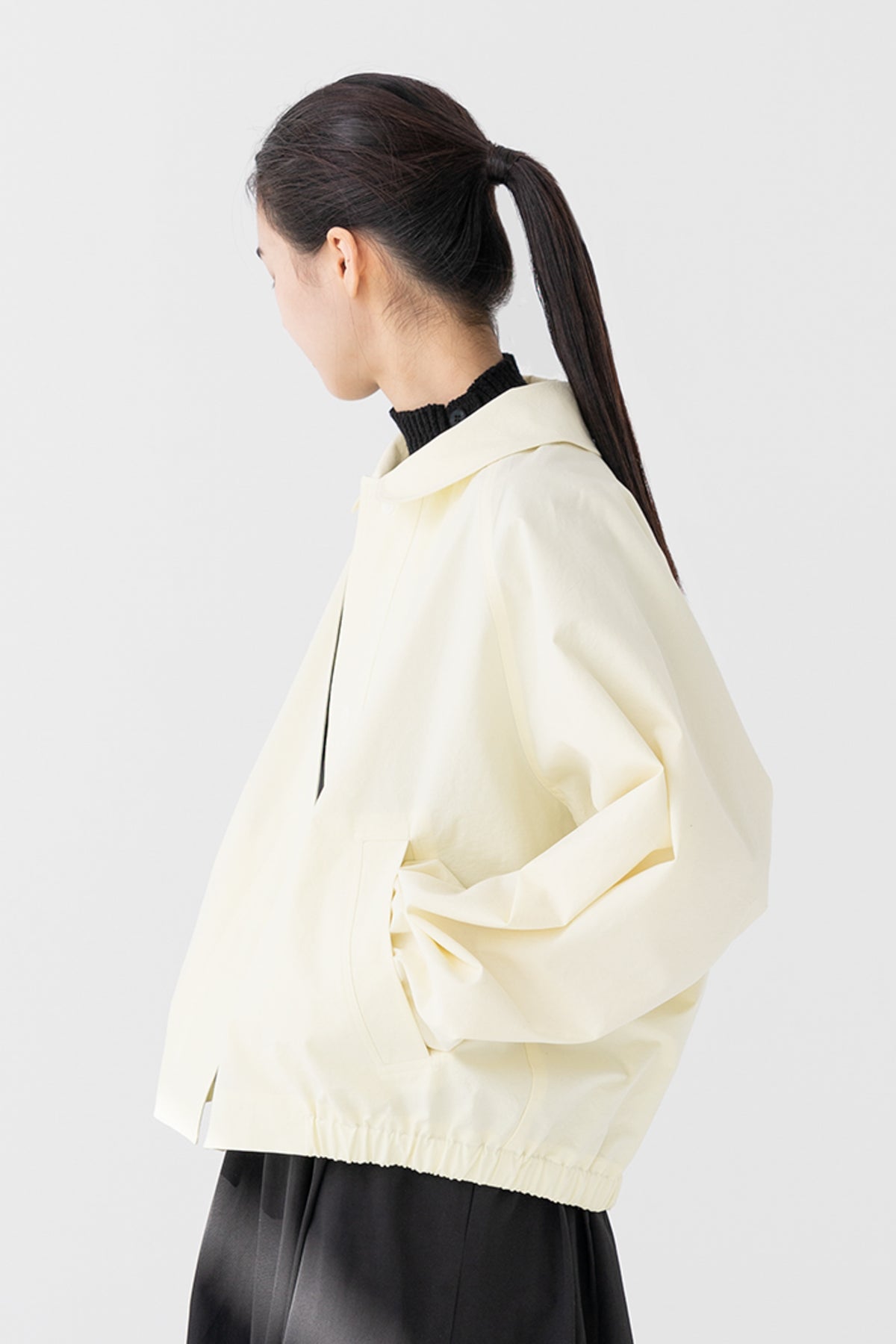 round collar blouson