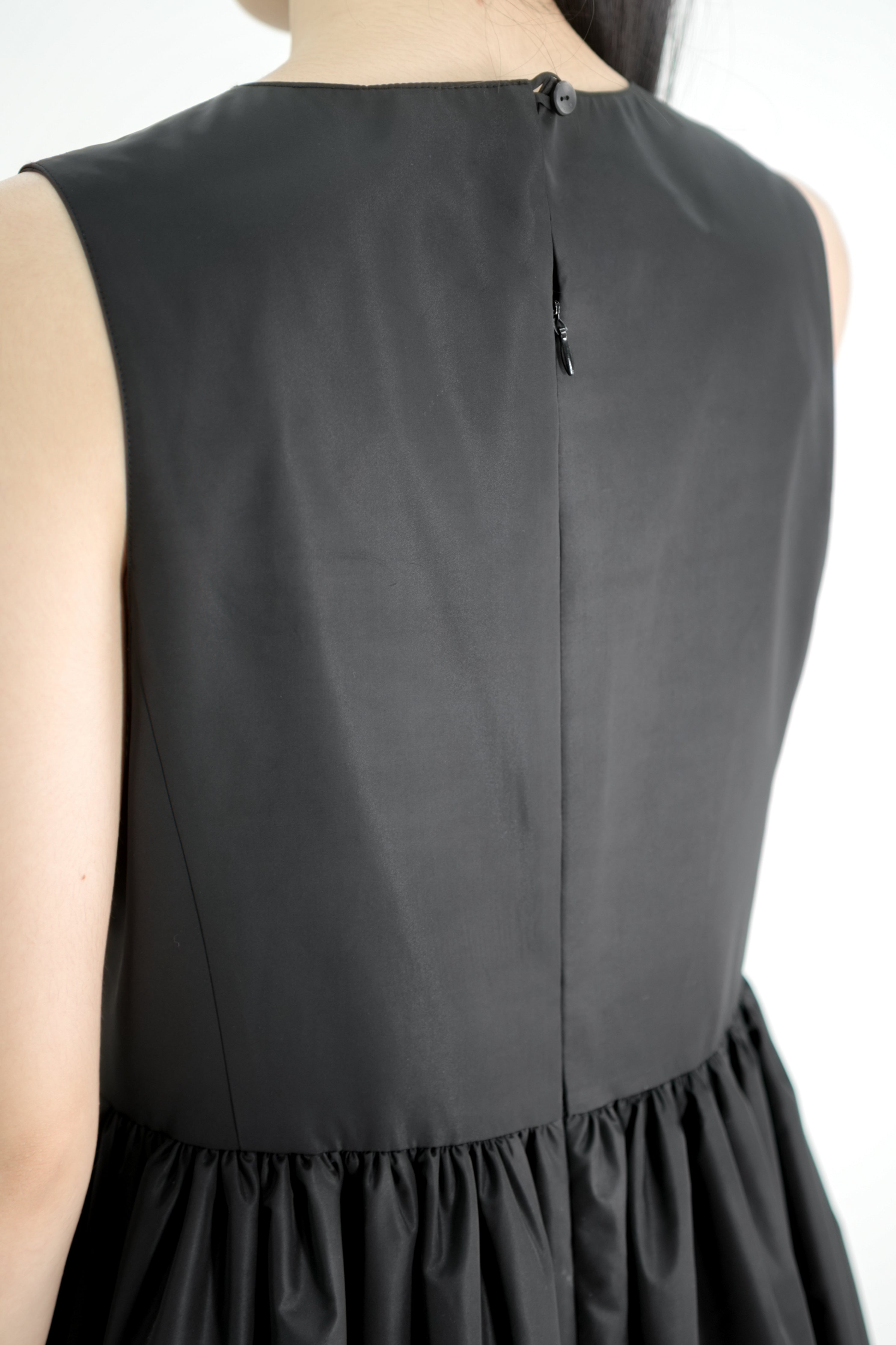 sleeveless shirring dress