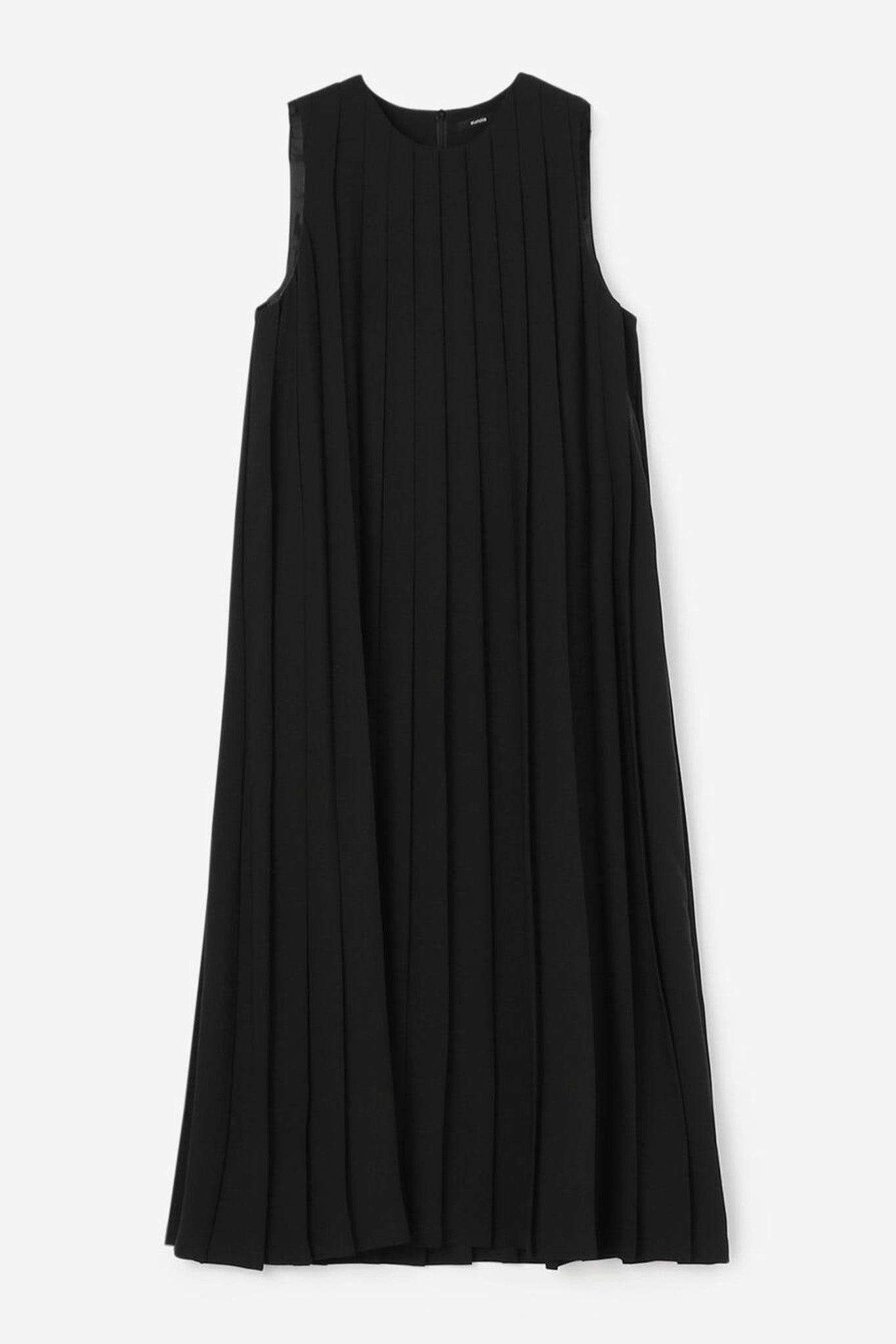 whole pleats dress