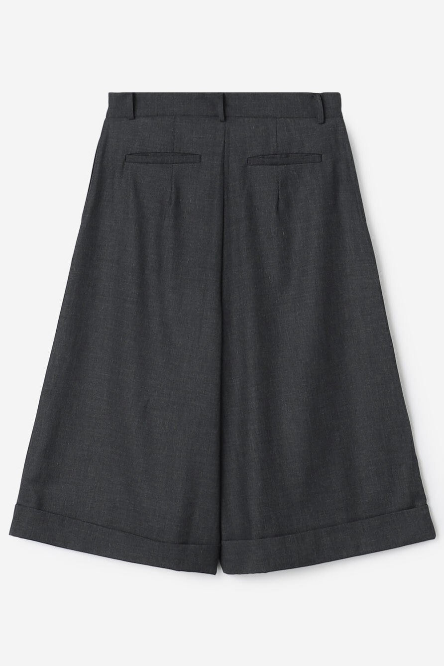 mild wool bermuda pants