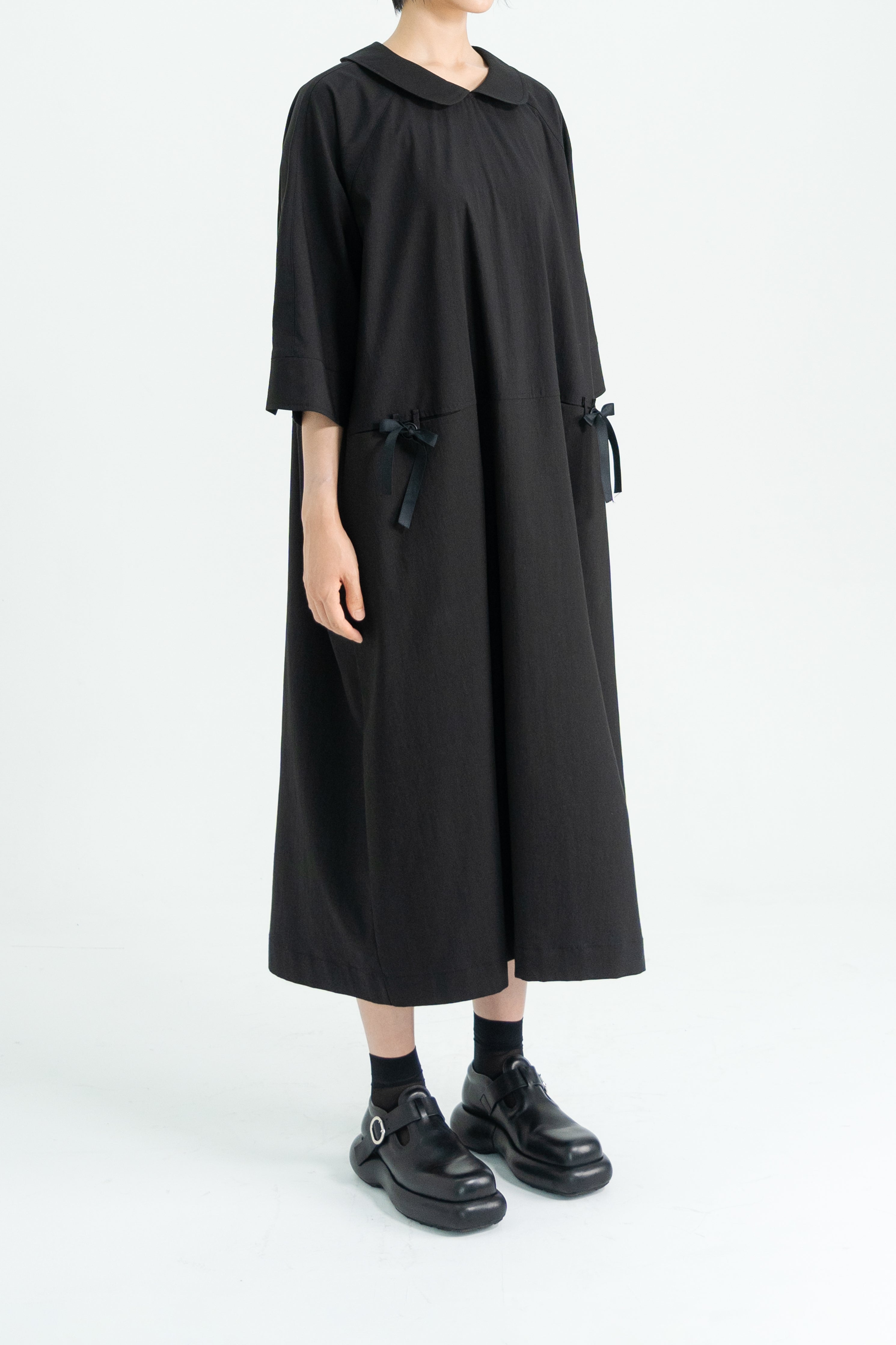 flat collar ribbon dress
