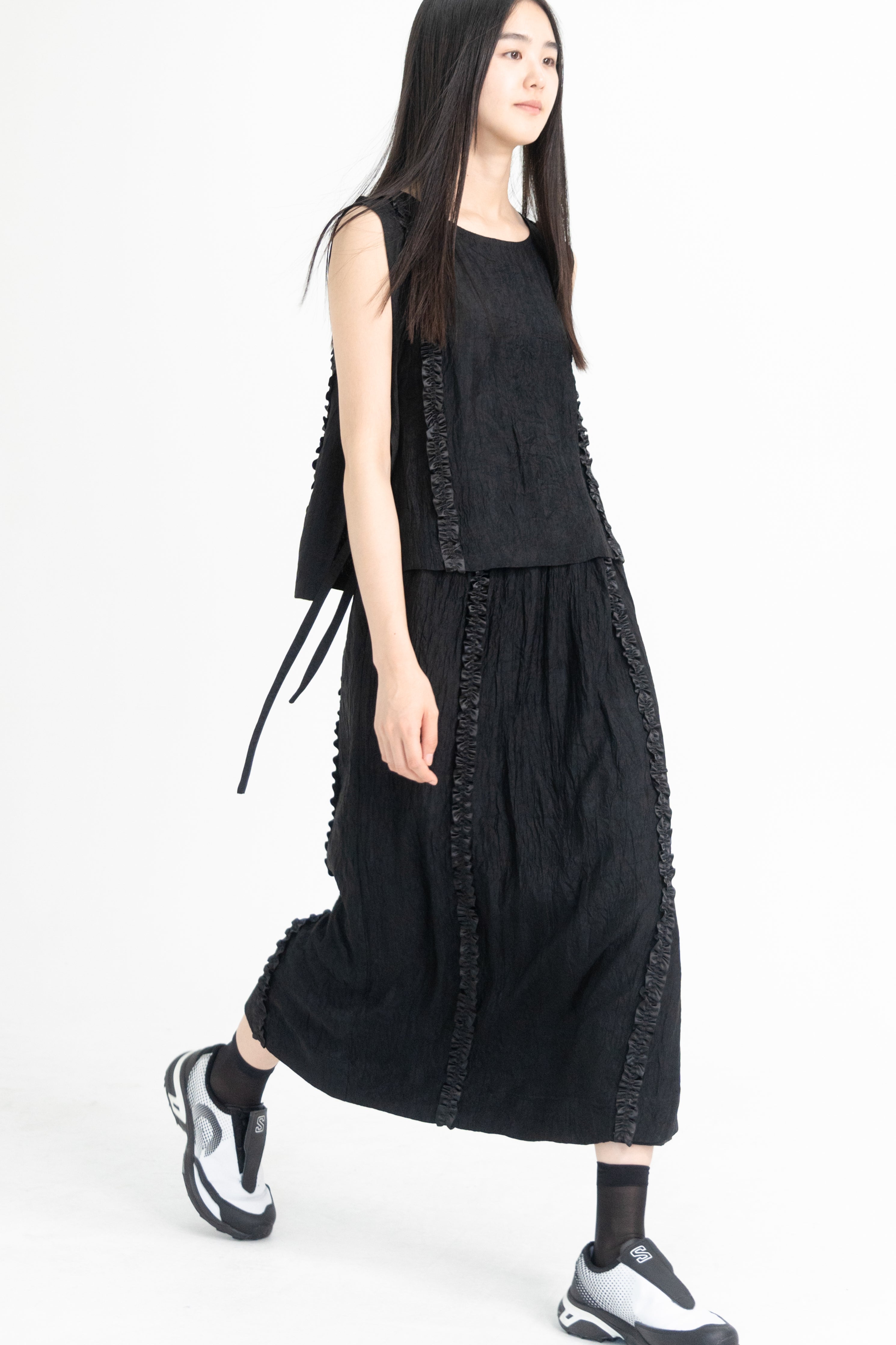 frill line vest
