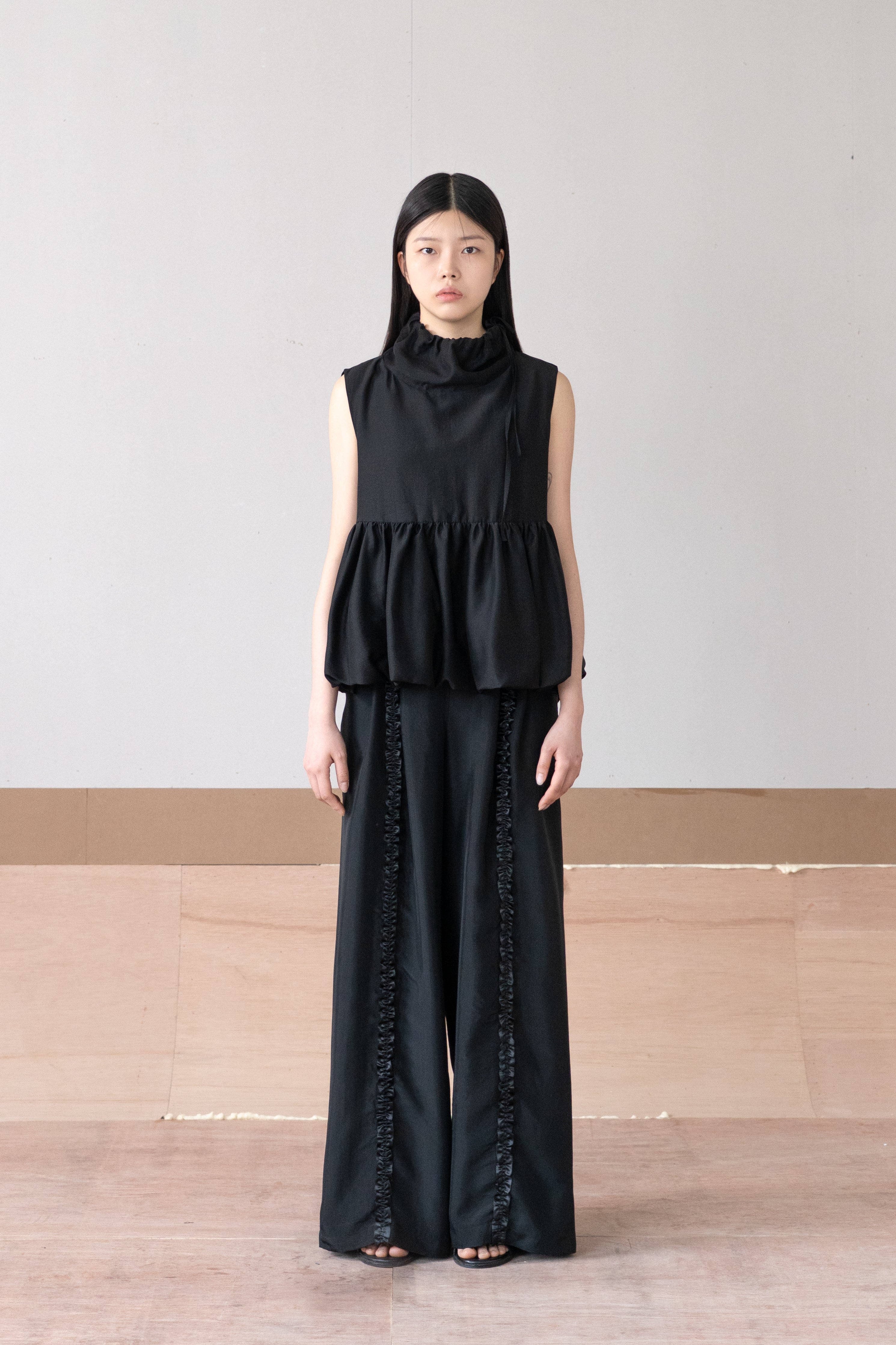 front frill line pants