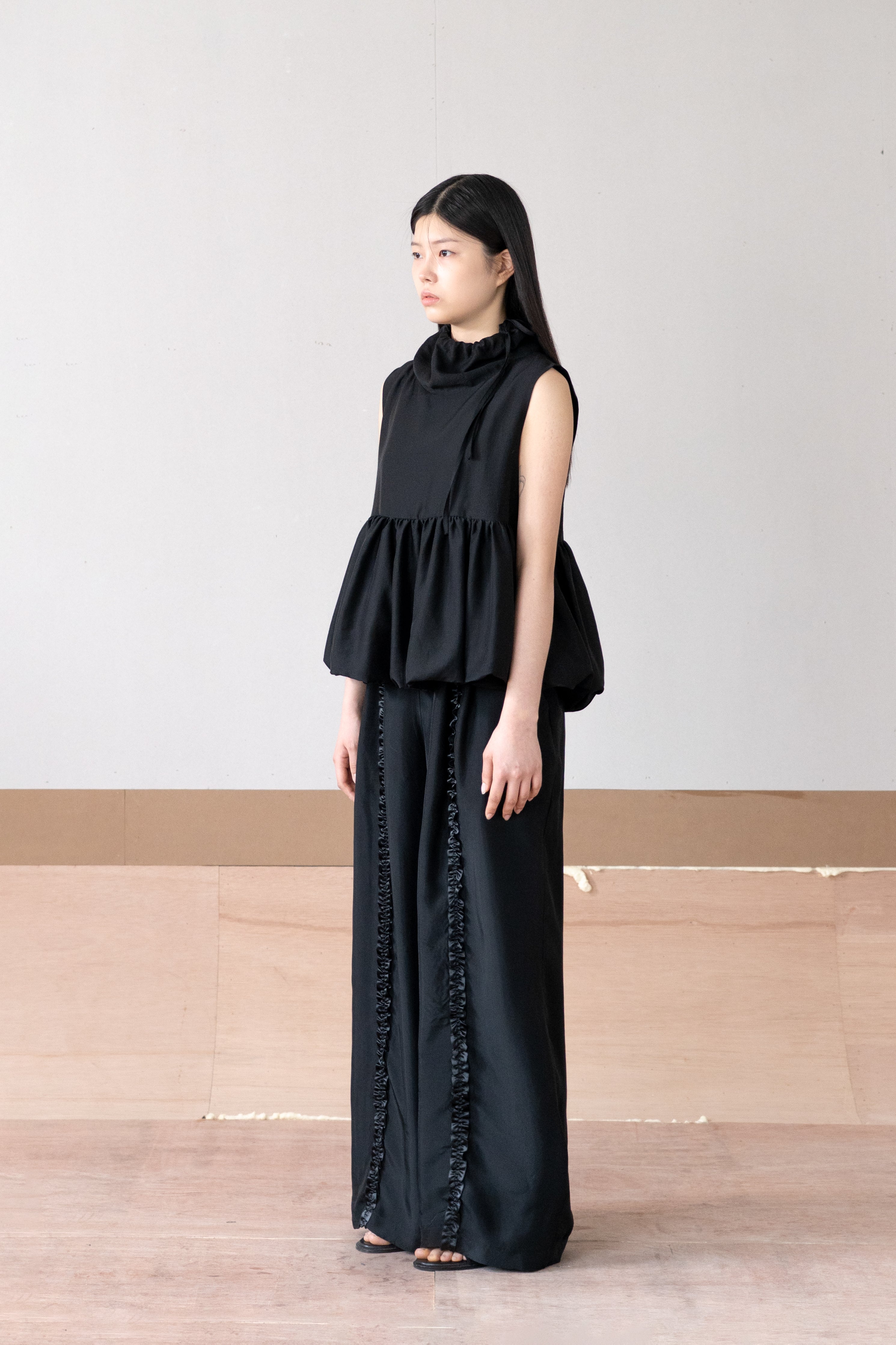 front frill line pants
