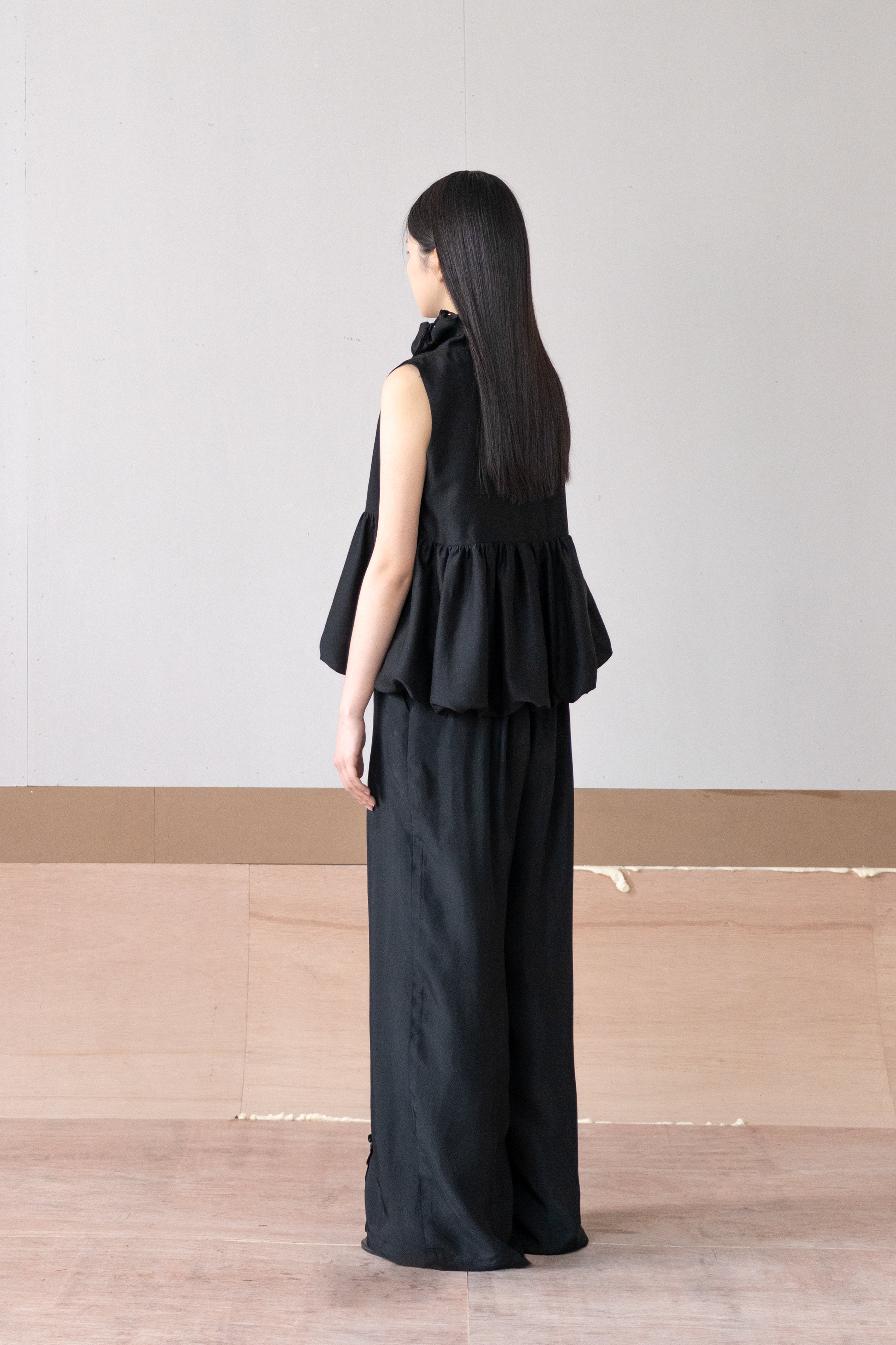 front frill line pants