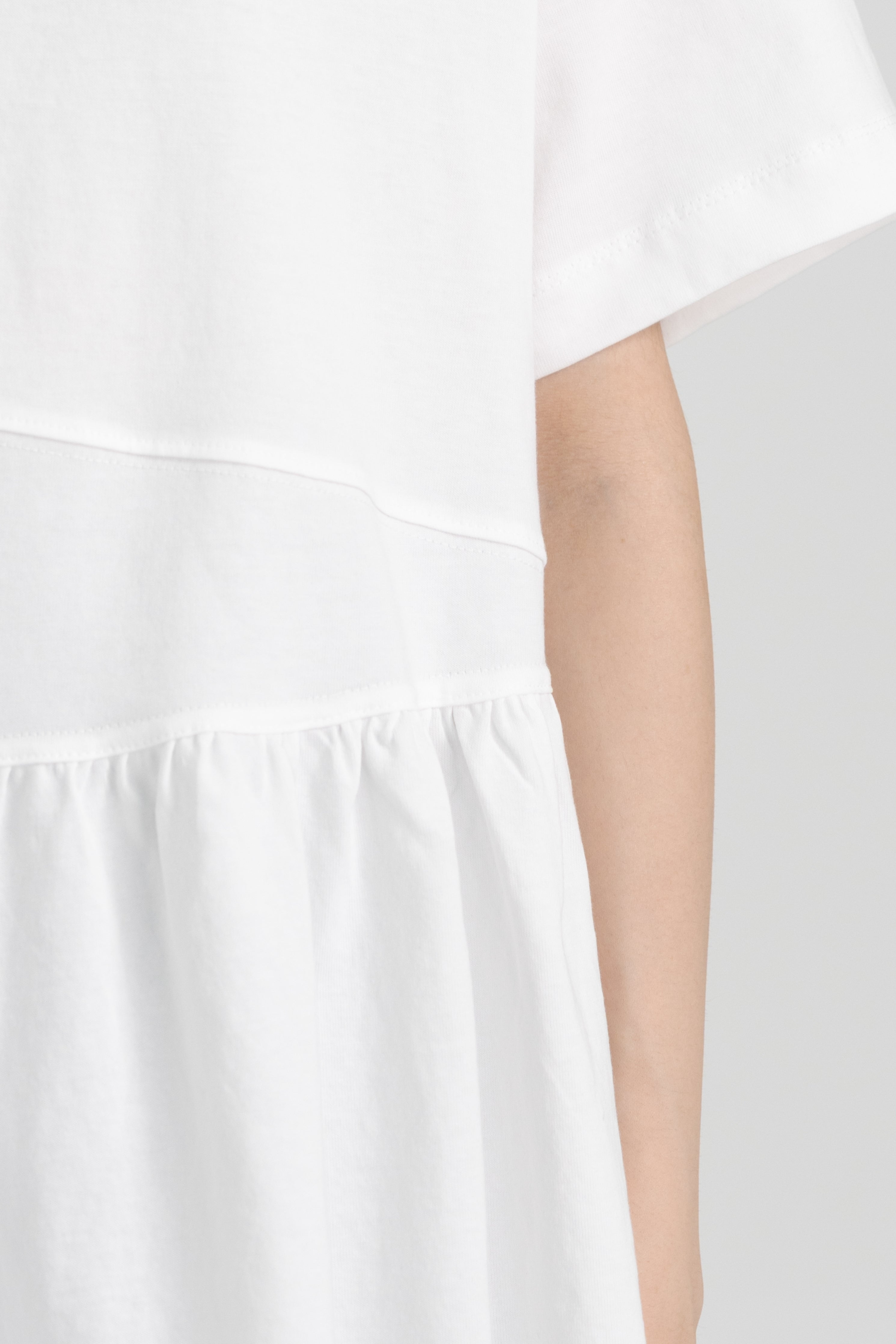 half sleeve cut line frill t shirt