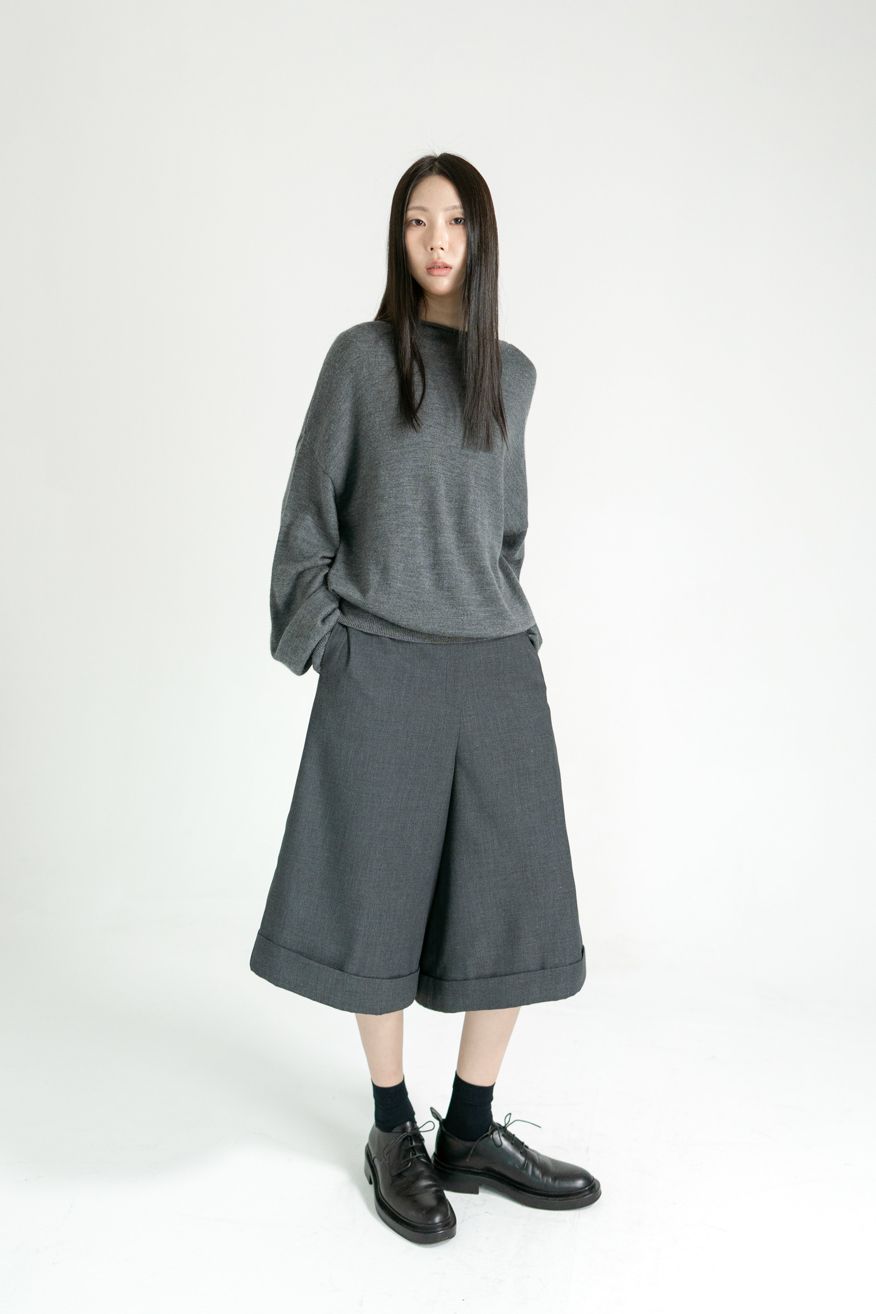 mild wool bermuda pants