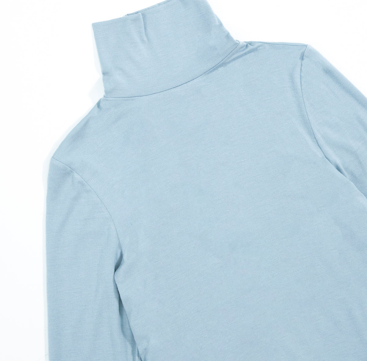 mono turtle neck