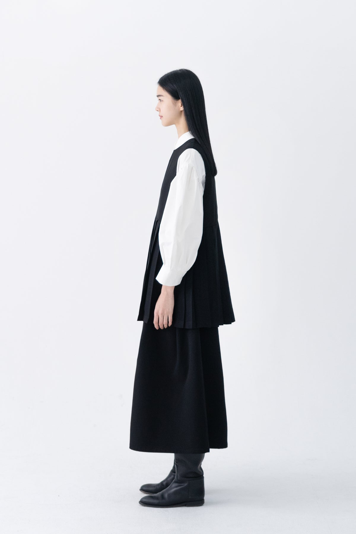 pleats vest
